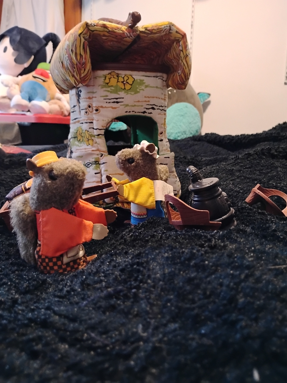 Fisher-Price Woodland Cottage Playset with Brown & Yellow Plush Figures